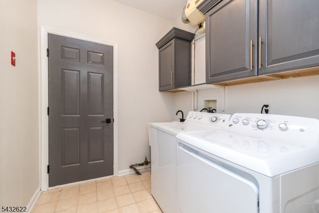 6 Weybourne Ln, White Twp., NJ 07823