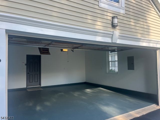 6 Weybourne Ln, White Twp., NJ 07823
