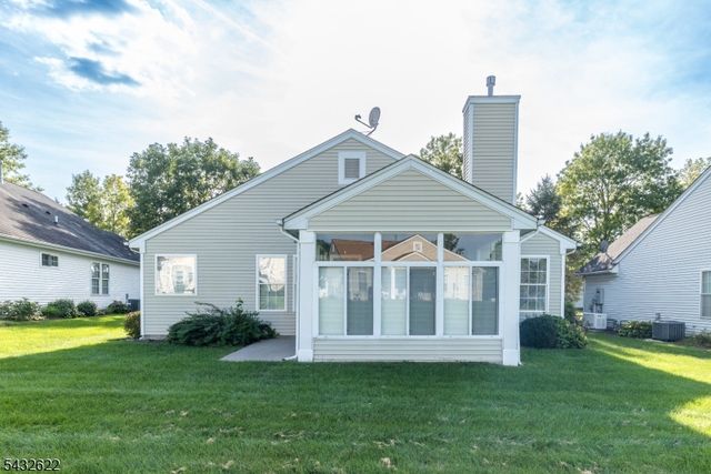 6 Weybourne Ln, White Twp., NJ 07823