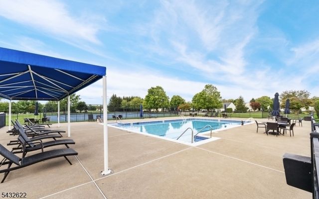 6 Weybourne Ln, White Twp., NJ 07823