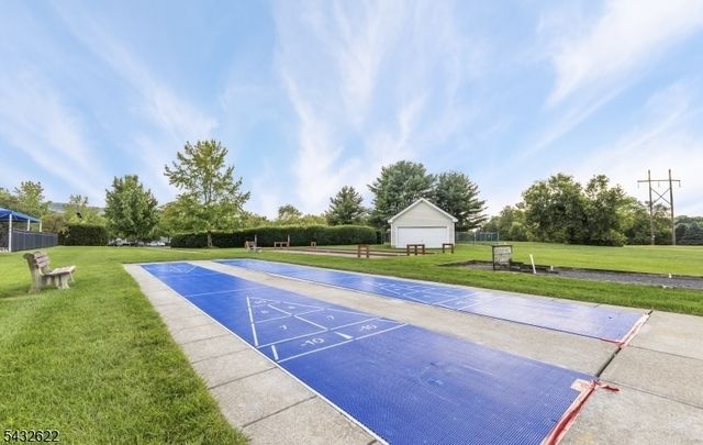 6 Weybourne Ln, White Twp., NJ 07823