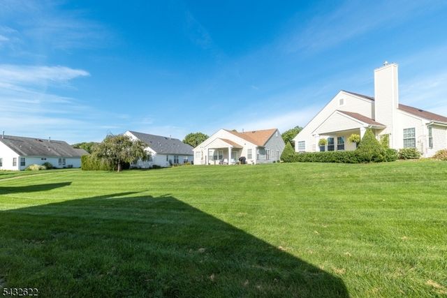 6 Weybourne Ln, White Twp., NJ 07823