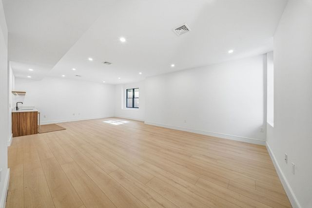 28 Chandler Pl, Newton, MA 02464