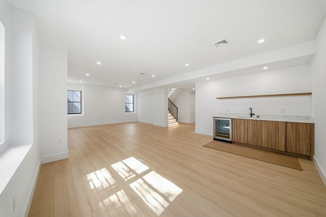 28 Chandler Pl, Newton, MA 02464