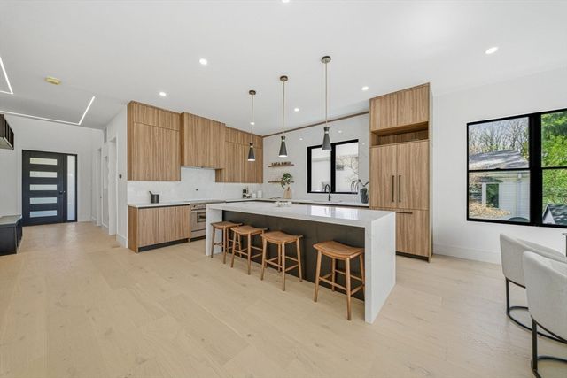 28 Chandler Pl, Newton, MA 02464