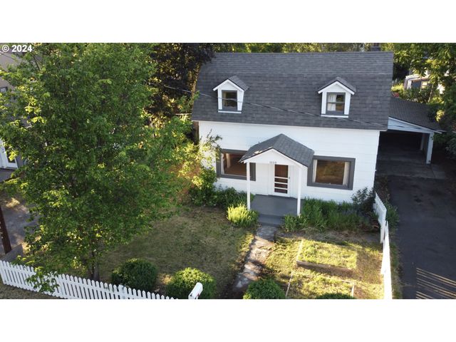1008 JUNE St, Hood River, OR 97031