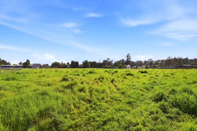 13805 Colony Avenue, San Martin, CA 95046