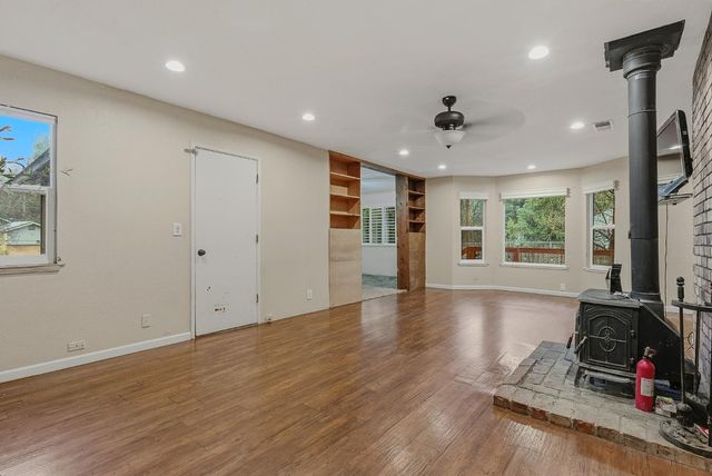 5855 Pine St, Foresthill, CA 95631