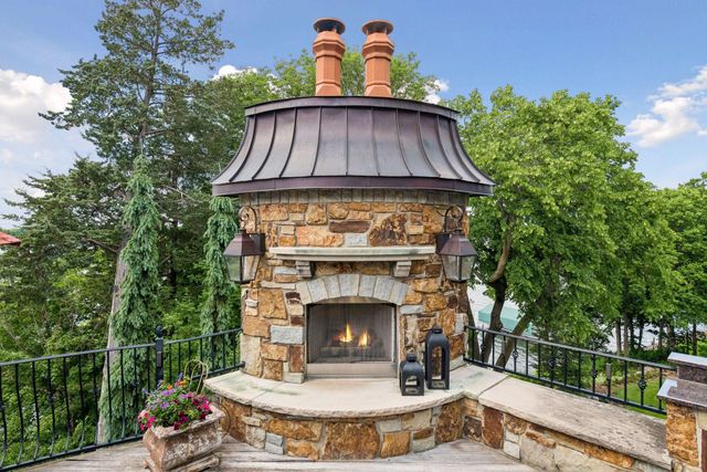 28028 Woodside Road, Shorewood, MN 55331