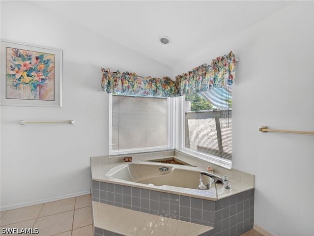 2278 ROYAL LN, Naples, FL 34112