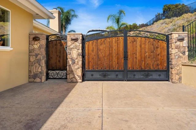 2772 Firebrand Drive, Alpine, CA 91901