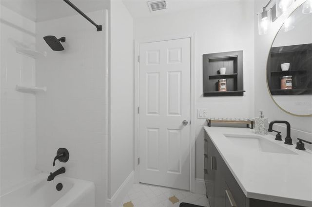 525 E ROBERTS STREET, Orange City, FL 32763