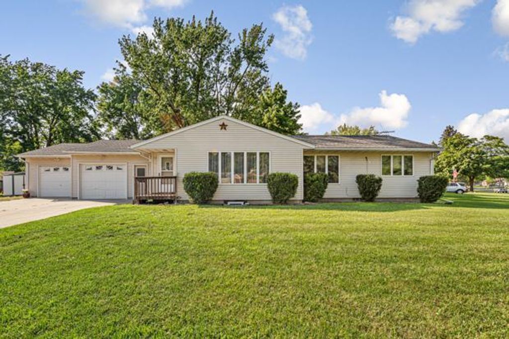 155 Hickory Avenue NE, Montgomery, MN 56069