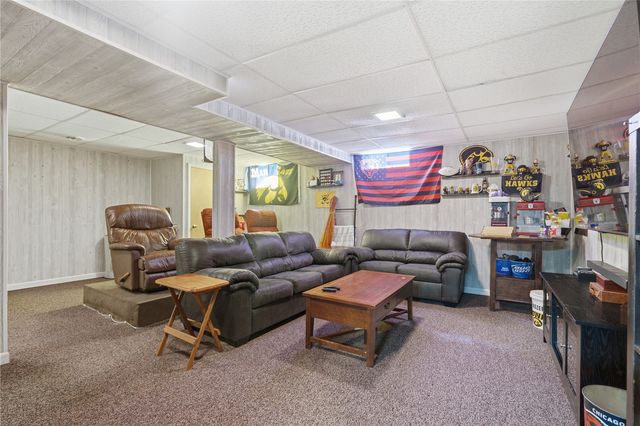 3010 Meadow Glen Street, Marion, IA 52302