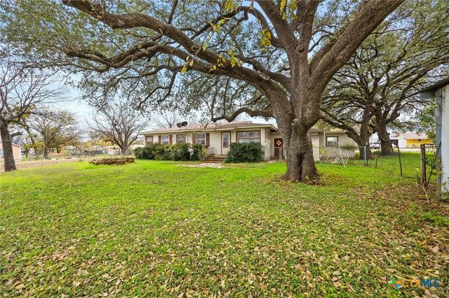 1002 W Woodlawn, San Saba, TX 76877