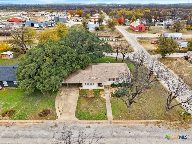 1002 W Woodlawn, San Saba, TX 76877
