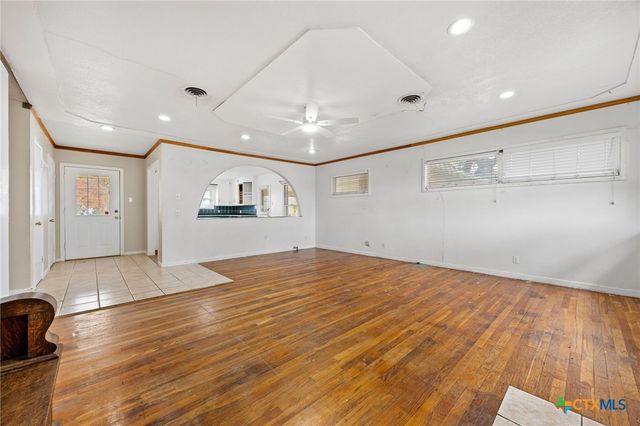 1002 W Woodlawn, San Saba, TX 76877