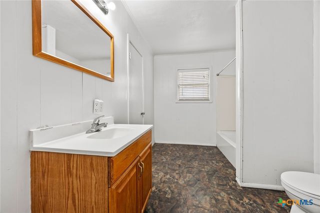 1002 W Woodlawn, San Saba, TX 76877