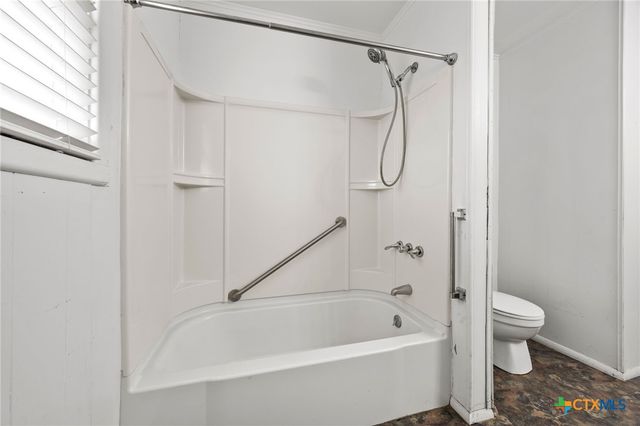 1002 W Woodlawn, San Saba, TX 76877