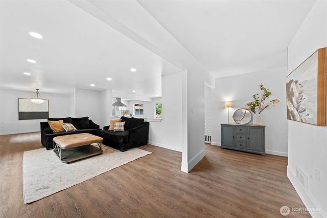 19420 143rd Place SE, Renton, WA 98058