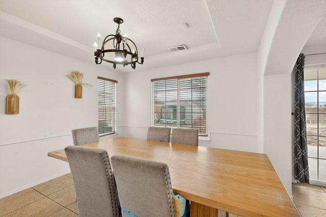 1034 Wagon Trail Street SW, Los Lunas, NM 87031