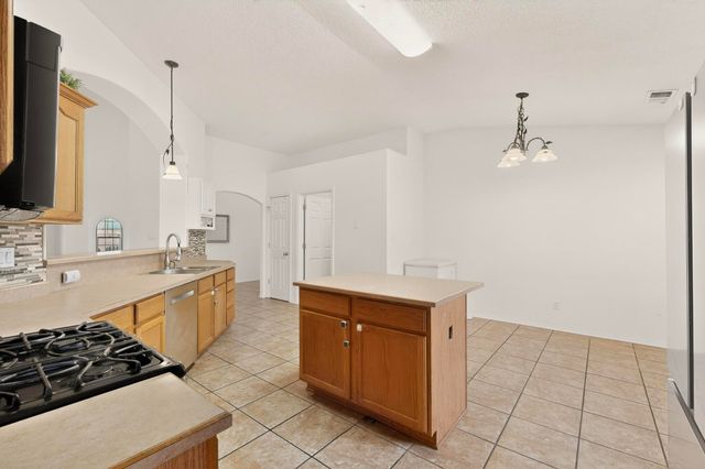 1034 Wagon Trail Street SW, Los Lunas, NM 87031