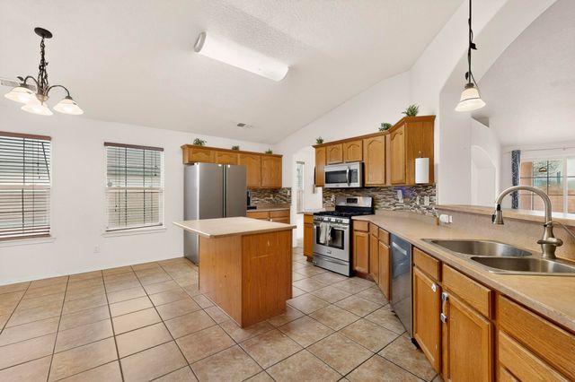 1034 Wagon Trail Street SW, Los Lunas, NM 87031