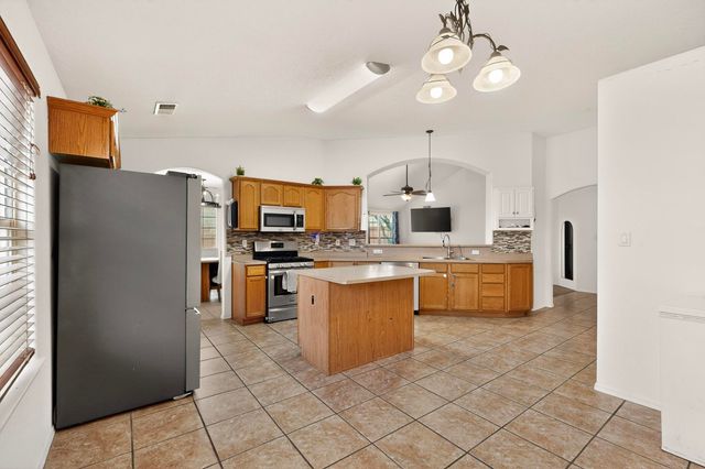 1034 Wagon Trail Street SW, Los Lunas, NM 87031