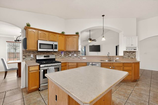 1034 Wagon Trail Street SW, Los Lunas, NM 87031