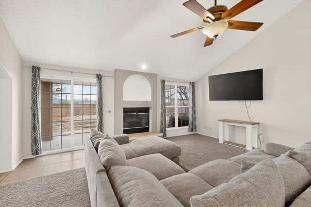 1034 Wagon Trail Street SW, Los Lunas, NM 87031