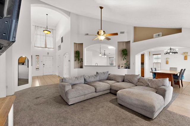 1034 Wagon Trail Street SW, Los Lunas, NM 87031