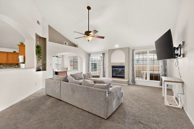 1034 Wagon Trail Street SW, Los Lunas, NM 87031