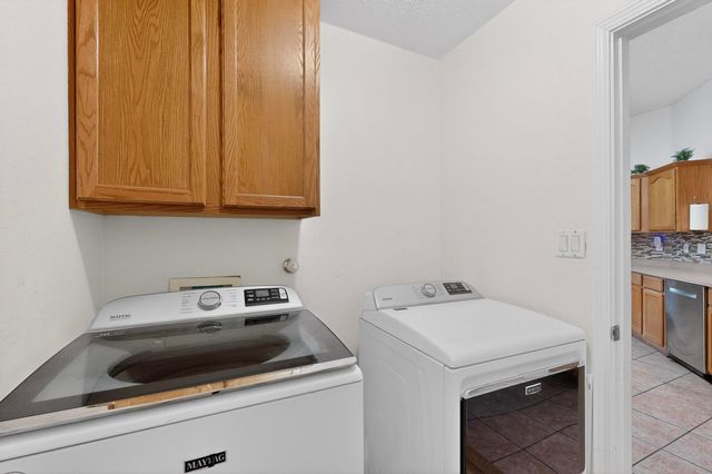 1034 Wagon Trail Street SW, Los Lunas, NM 87031