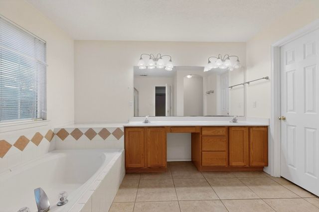 1034 Wagon Trail Street SW, Los Lunas, NM 87031