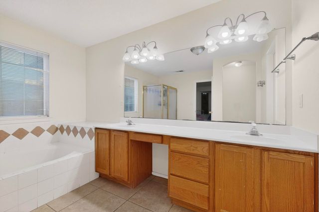 1034 Wagon Trail Street SW, Los Lunas, NM 87031