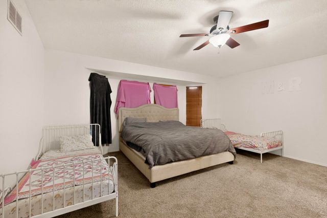 1034 Wagon Trail Street SW, Los Lunas, NM 87031