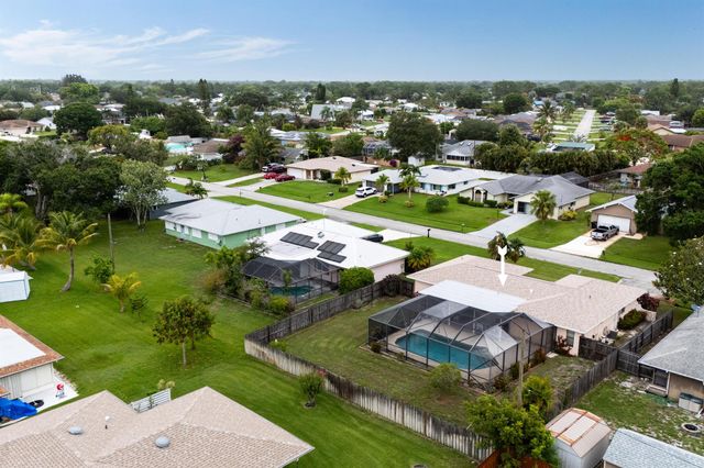 858 SE Roulette Lane, Port St Lucie, FL 34983