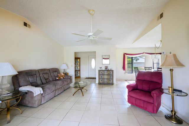858 SE Roulette Lane, Port St Lucie, FL 34983