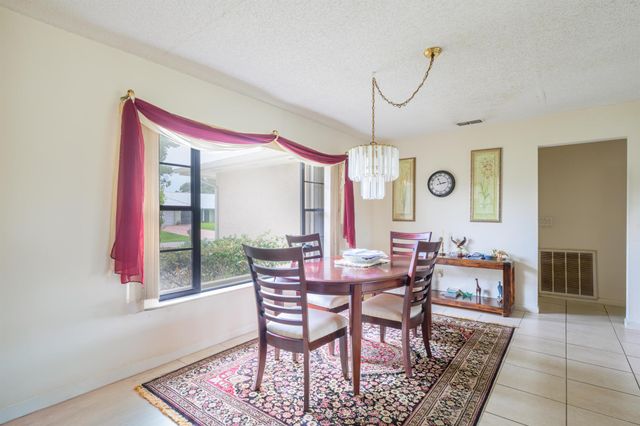 858 SE Roulette Lane, Port St Lucie, FL 34983