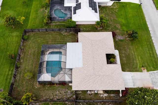 858 SE Roulette Lane, Port St Lucie, FL 34983