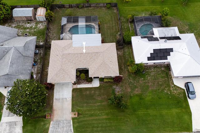 858 SE Roulette Lane, Port St Lucie, FL 34983