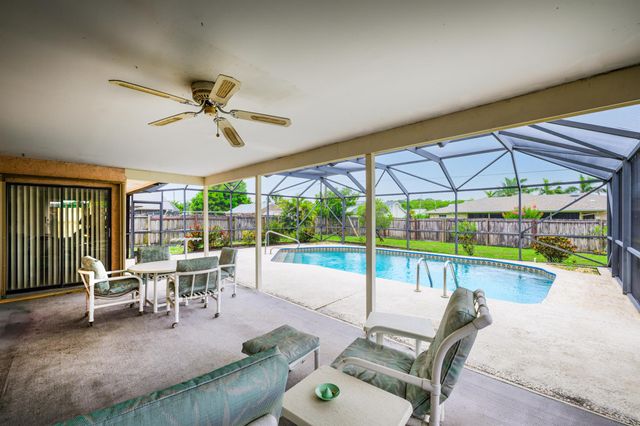 858 SE Roulette Lane, Port St Lucie, FL 34983