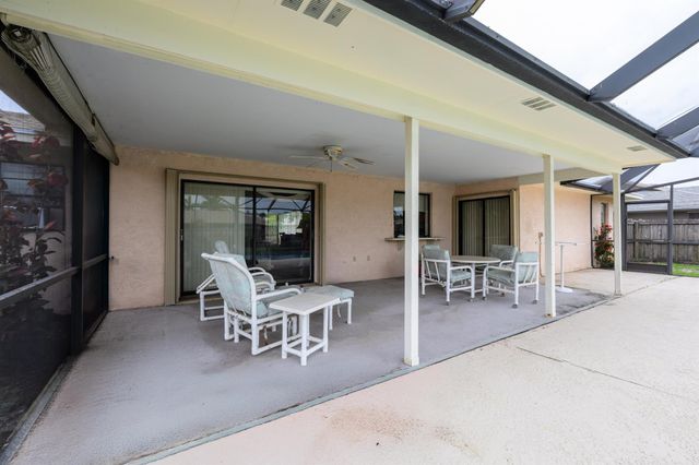 858 SE Roulette Lane, Port St Lucie, FL 34983