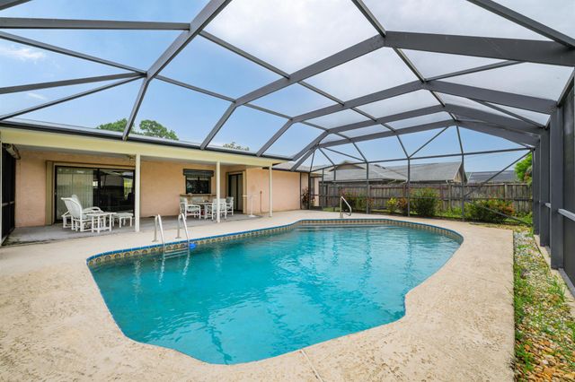 858 SE Roulette Lane, Port St Lucie, FL 34983