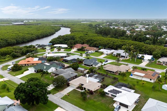 858 SE Roulette Lane, Port St Lucie, FL 34983