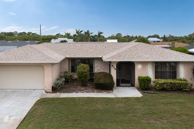 858 SE Roulette Lane, Port St Lucie, FL 34983