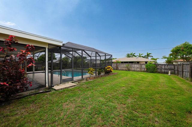 858 SE Roulette Lane, Port St Lucie, FL 34983