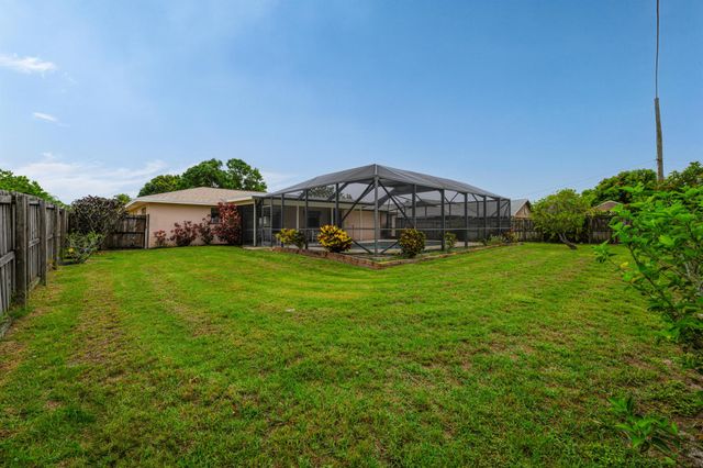 858 SE Roulette Lane, Port St Lucie, FL 34983