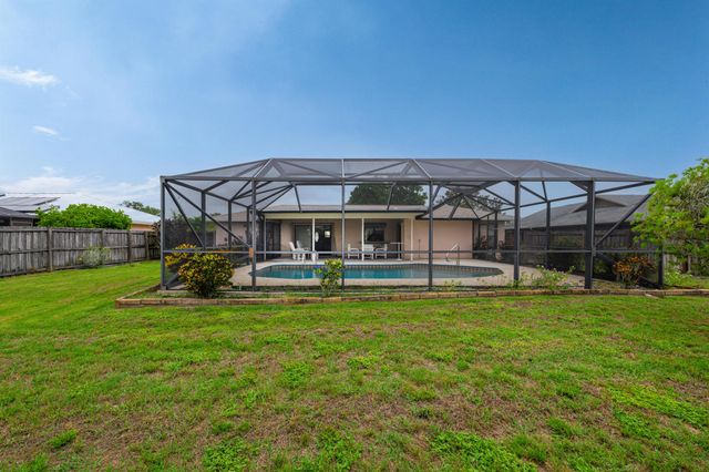 858 SE Roulette Lane, Port St Lucie, FL 34983