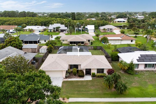 858 SE Roulette Lane, Port St Lucie, FL 34983